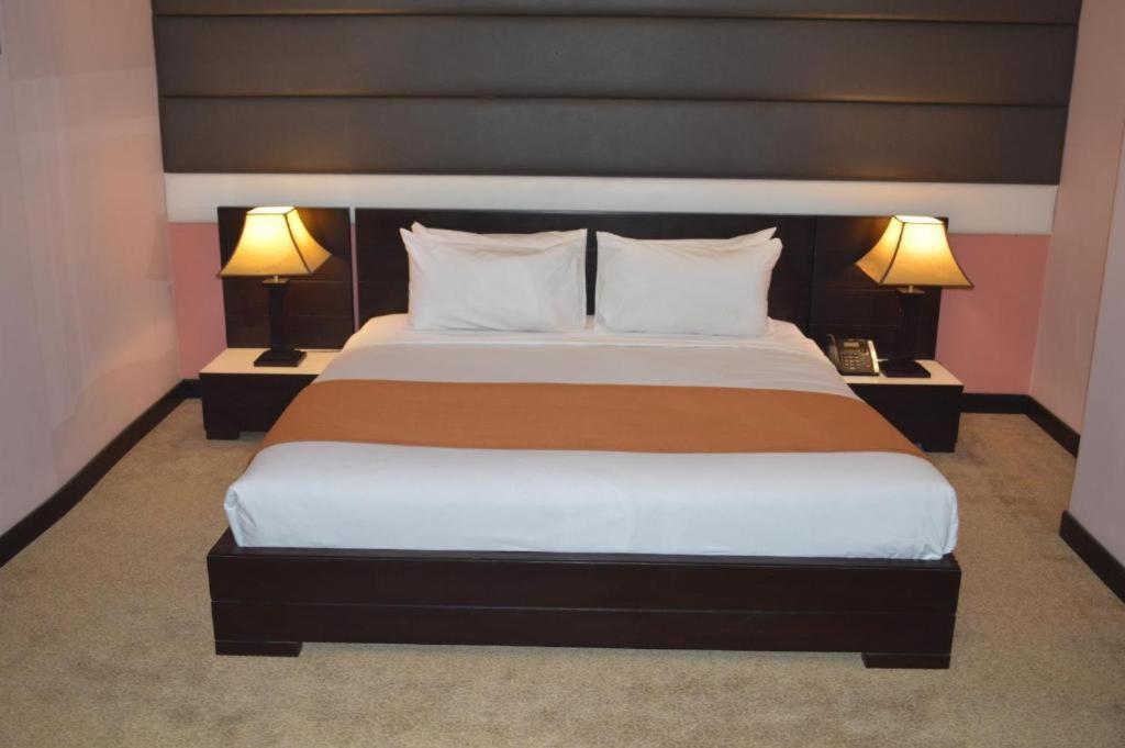 Fort Continental Hotel Πεσαβάρ Εξωτερικό φωτογραφία