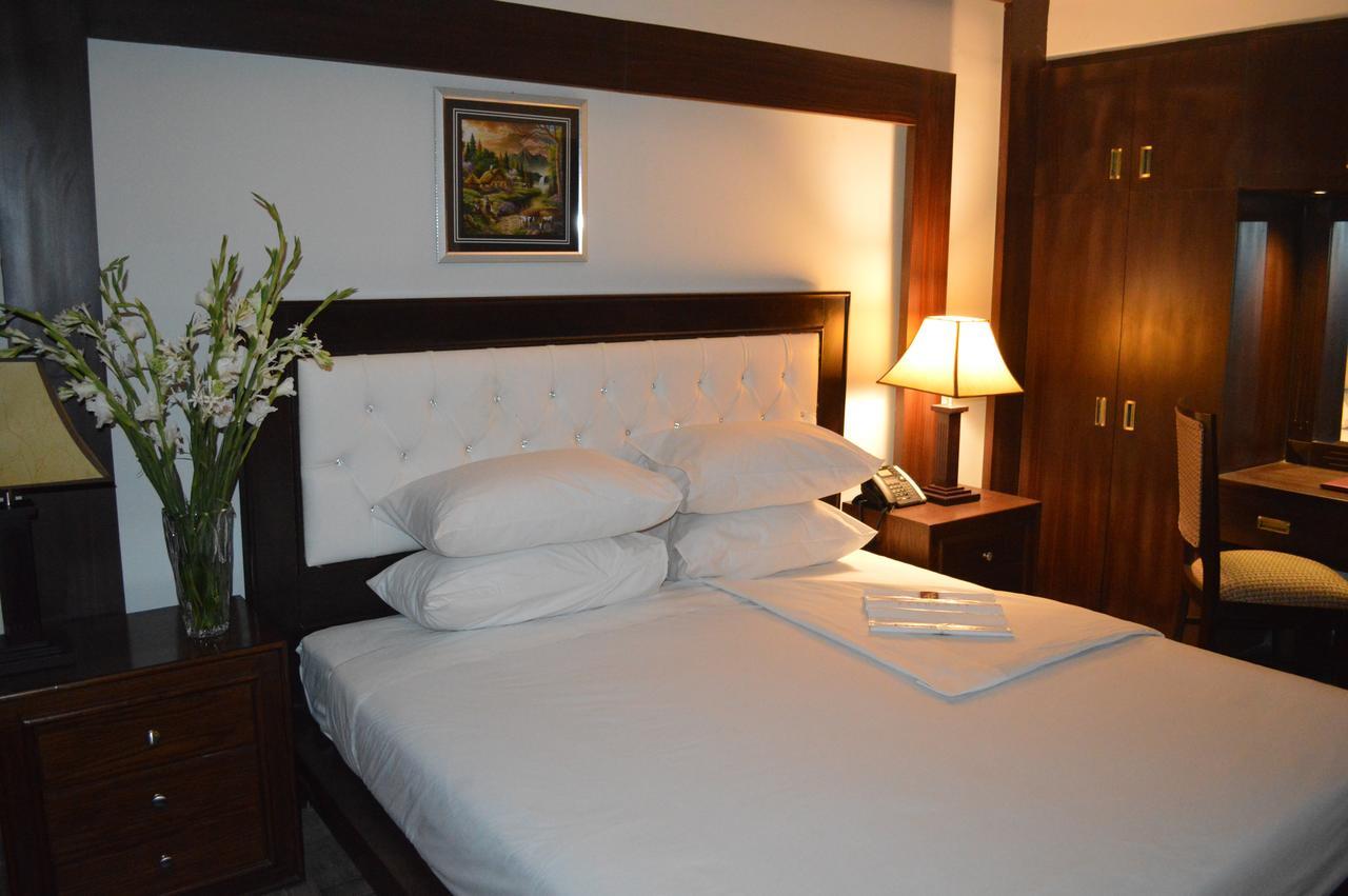 Fort Continental Hotel Πεσαβάρ Δωμάτιο φωτογραφία