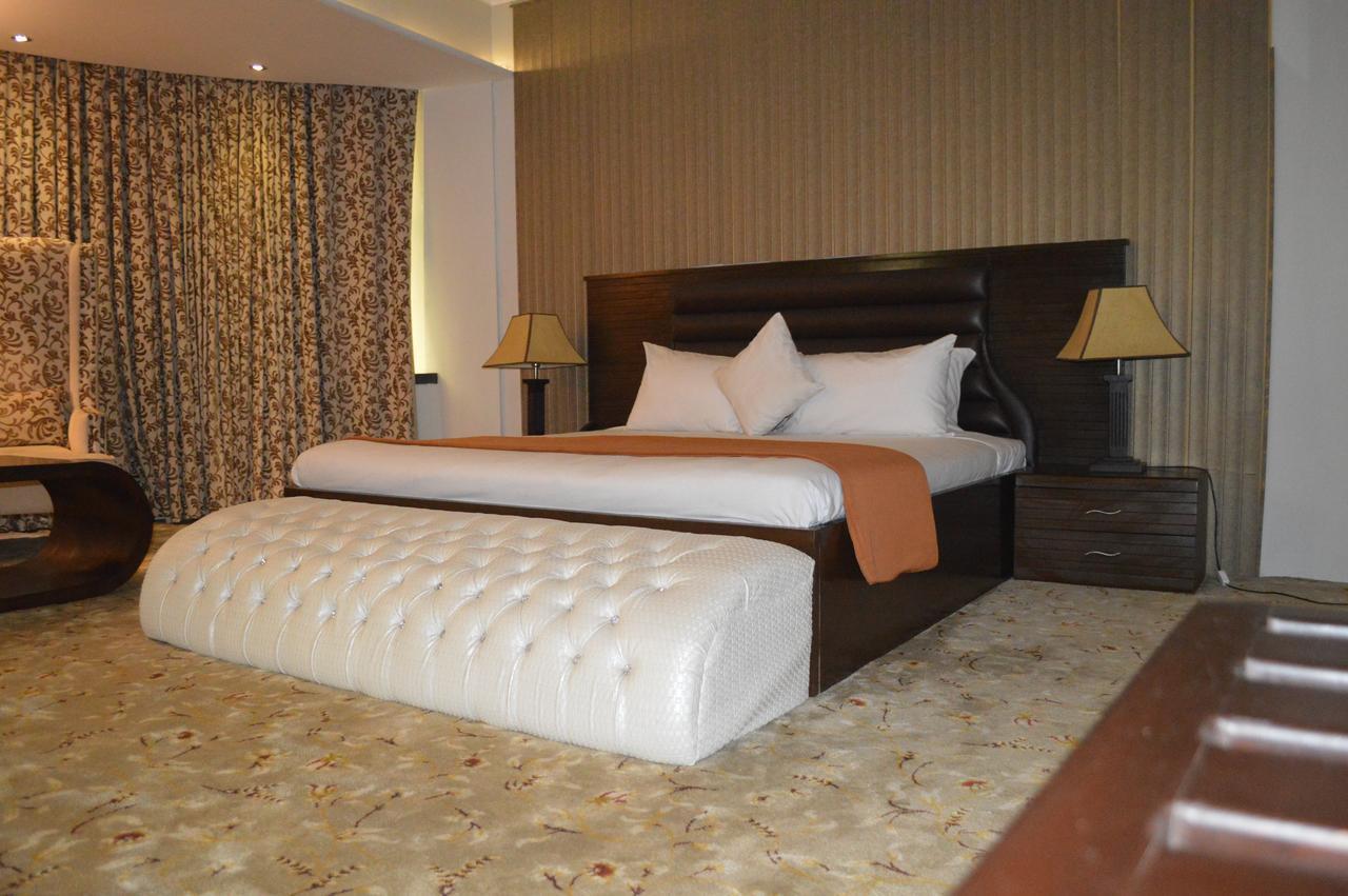 Fort Continental Hotel Πεσαβάρ Δωμάτιο φωτογραφία